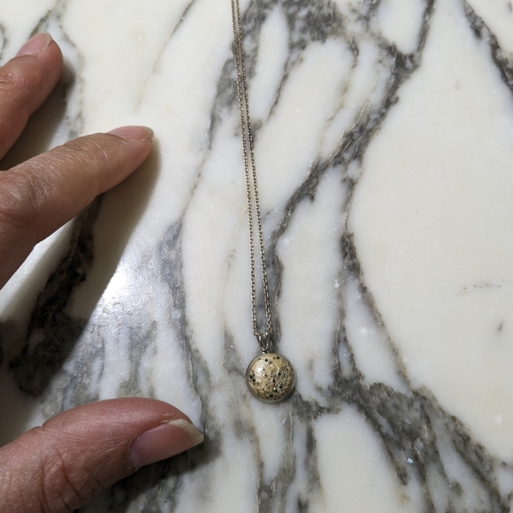 Vivi Sun Beautiful Sparkly Pendant necklace - Picture 3 of 4